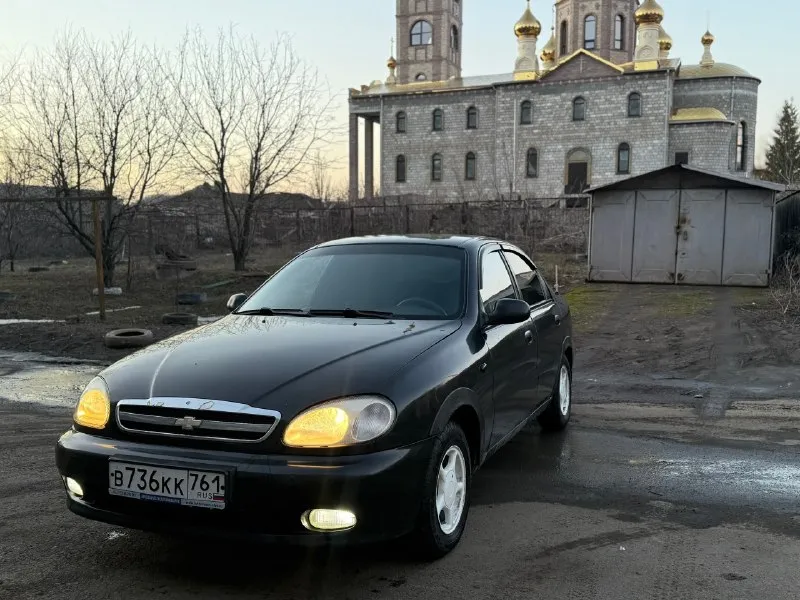 В продаже chevrolet lanos sx 1.5 mt 2008год. кондиционер, гур. автомобиль в достойном состоянии не требует не каких вложений, мотор после капитального ремонта делался в августе того года! стоит новый стартер! ходовка не стучит. резина новая зимняя на титанах! лето на штампах ! салон чистый, оптика хорошая! кузов в достойном состоянии, мелкие нюансы есть, варить не чего не нужно! пороги уже стоят новые !! дно в идеальном состоянии! документы в полном порядке! обмен не интересует! цена: 250,000.торг возле багажника ! перевальск - алчевск ! +79591208211 📞 звоните: +7(959)1208211 - фотография - 2