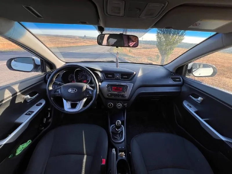 Продам kia rio 2013 г. В. , бензин 1.4, 107 л. С. , мкпп, пробег 293к. , в родной краске, без рыжиков, сколов и потертостей, состояние хорошее, в дтп не участвовала, коробка переключается плавно (без пинков), чистый не затертый салон. Я 3 владелец. Езжу каждый день. Все вопросы по телефону +79496391048. Цена 880т. Р. Торг у капота. Г. Мариуполь по вопросам писать 👤
📞 Звоните: +7(949)6391048 - фотография - 3