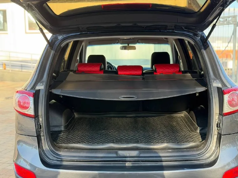 Hyundai santa fe год выпуска: 2011 двигатель: бензин 2.4 коробка: механика 6-ст пробег: 188.000км ✅2 владельца за все время ✅птс оригинал ✅без дтп ✅родной окрас за исключением одной детали (заднее левое крыло) косметический окрас была притертость не дтп!!! ✅все стекла родные включая лобовое стекло ✅салон на лакированном красивом дереве ✅климат контроль 2-х зон ✅подогрев сидений 2 режима ✅мультируль ✅штатная акустика с магнитолой ✅обогрев лобового стекла ✅4 эл стеклоподъемника ✅эл регулировка зеркал ✅птф ✅новая зима на дисках 17 радиуса ✅2 комплекта ключей с сигнализацией ✅сервисные книжки автомобиль в идеальнейшем состоянии для своих лет, родной окрас за исключением заднего левого крыла(был косметический окрас)не дтп!!! коробка 6-ст пререклбчает отлично не выбивает не разболтана! подвеска вся обслужена от а до я ничего делать не нужно! расход 7-8л! авто в редчайшем состоянии с южного края ставрополь цена 1.100.000 рублей торг у капота реальному покупателю! +79495205833 александр - фотография - 6
