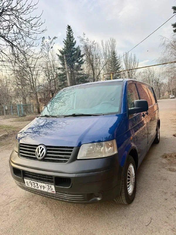 Продам volkswagen t5 1.9 tdi 2006 год грузовой фургон в длинной базе (long), 2 сдвижные двери, кузов изотермический, авто в отличном состоянии, двигатель работает идеально, масло не ест, запускается в любой мороз, кузов в хорошем состоянии для своих лет, турбина работает идеально, коробка 5ст переключается легко, ничего не хрустит и не выбивает, не давно меняли сцепление, по электрике все работает, ходовая часть перебрана, топливный фильтр новый, в фарах стоят led линзы, пробег автомобиля 284 000км, комплектация: 2эл подъемника, эл зеркала с подогревом, abs, asc, резина лето, остаток нормальный, авто готово к работе, сел и поехал) авто пригнано с германии в 2011 году, с тех пор 2 владельца есть видео работы двигателя, скину по запросу! осмотр в макеевке ✅ цена 875 000 руб ✅ звоните: +79495570537 феникс либо +79920409993 теле2 📞 🇷🇺 звоните: +79495570537 - фотография - 2