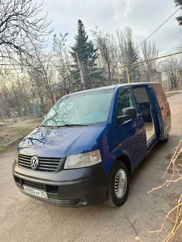 Продам volkswagen t5 1.9 tdi 2006 год грузовой фургон в длинной базе (long), 2 сдвижные двери, кузов изотермический, авто в отличном состоянии, двигатель работает идеально, масло не ест, запускается в любой мороз, кузов в хорошем состоянии для своих лет, турбина работает идеально, коробка 5ст переключается легко, ничего не хрустит и не выбивает, не давно меняли сцепление, по электрике все работает, ходовая часть перебрана, топливный фильтр новый, в фарах стоят led линзы, пробег автомобиля 284 000км, комплектация: 2эл подъемника, эл зеркала с подогревом, abs, asc, резина лето, остаток нормальный, авто готово к работе, сел и поехал) авто пригнано с германии в 2011 году, с тех пор 2 владельца есть видео работы двигателя, скину по запросу! осмотр в макеевке ✅ цена 875 000 руб ✅ звоните: +79495570537 феникс либо +79920409993 теле2 📞 🇷🇺 звоните: +79495570537 - фотография - 5