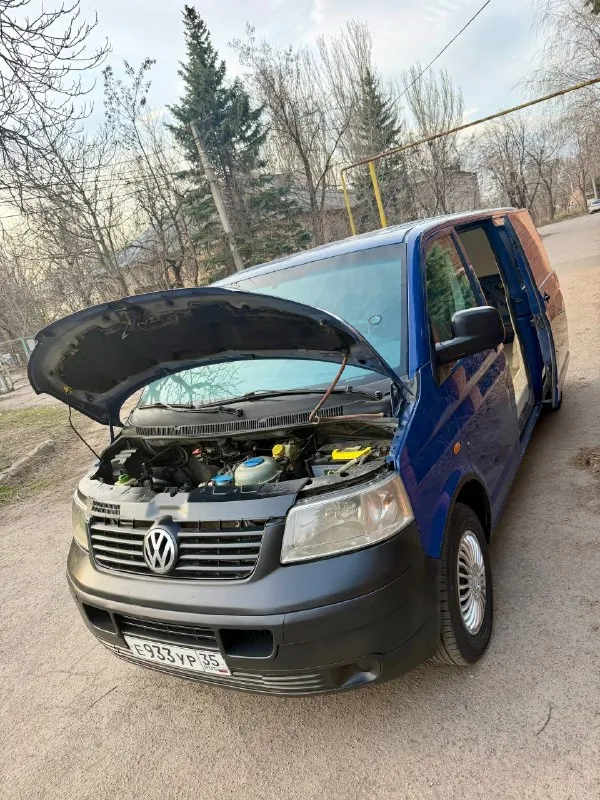 Продам volkswagen t5 1.9 tdi 2006 год грузовой фургон в длинной базе (long), 2 сдвижные двери, кузов изотермический, авто в отличном состоянии, двигатель работает идеально, масло не ест, запускается в любой мороз, кузов в хорошем состоянии для своих лет, турбина работает идеально, коробка 5ст переключается легко, ничего не хрустит и не выбивает, не давно меняли сцепление, по электрике все работает, ходовая часть перебрана, топливный фильтр новый, в фарах стоят led линзы, пробег автомобиля 284 000км, комплектация: 2эл подъемника, эл зеркала с подогревом, abs, asc, резина лето, остаток нормальный, авто готово к работе, сел и поехал) авто пригнано с германии в 2011 году, с тех пор 2 владельца есть видео работы двигателя, скину по запросу! осмотр в макеевке ✅ цена 875 000 руб ✅ звоните: +79495570537 феникс либо +79920409993 теле2 📞 🇷🇺 звоните: +79495570537 - фотография - 6