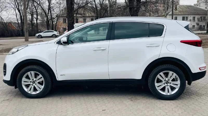 К вашему вниманию крассовер супер
Официальный дилерский автомобиль
Красивый удобный комфортабельный
Таких авто действительно единицы
Kia sportege 4
Поколение рейсталинг
Эксплуатация с 2017 года
Двигатель 2.0 бензин атмо
Коробка автоматическая
В оригинале в родном окрасе без дтп !!!
Стекла все родные включая лобовое редко !!!
В ближайшем времени не требует вложений !!!
Комфорт плюс комплектация,
Ухоженный салон достойный,
Датчики света, и дождя,
Подогревы всех сидений,
Подогрев зеркал и стекл,
Полный электропакет,
Большая мультимедиа,
Блютус громкая связь,
Камера заднего супер
Новые зимнее шины,
Два пульта два ключа,
Сервисные книжки,
Полное то масла фильтра,
И многое другое !

С документами полный порядок,
Могу присутствовать в мрэо
Для полного переоформления
Одна собственница бережная эксплуатация !
Приезжайте на осмотр останетесь довольны
Цена 1755:000 тыс рублей ! Достойный !
Очень срочно цена снижена на пару дней !
Звоните номер
+79493969855 📲 - фотография - 5