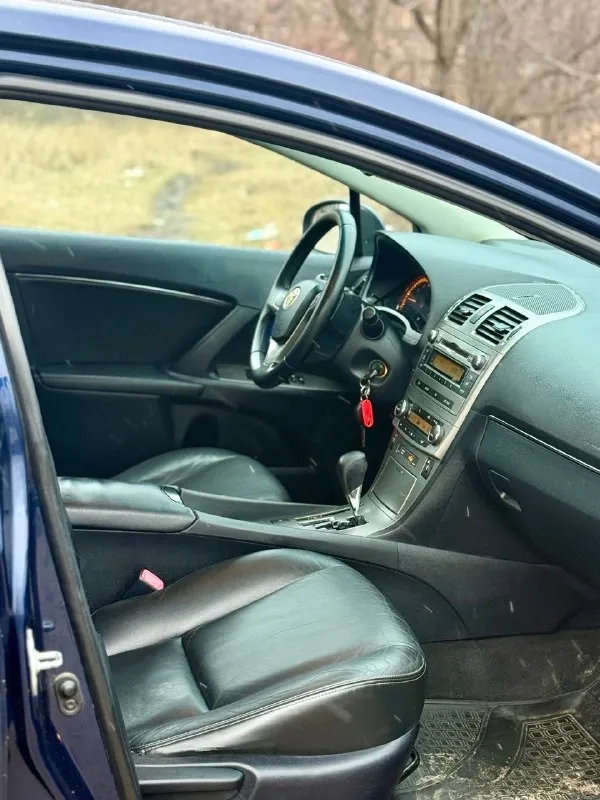 Продам toyota avensis 2010 года выпуска, мотор 1.8 бензин, акпп. автомобиль в багатой комплектации — кожаный салон, мультируль, подогревы сидений и зеркал, климат контроль, круиз контроль, автосвет, линзованая оптика, стеклоподъемник, титановые диски. по технике все работает без нареканий, по кузову гнили и ржавчины нет. продажа с полным переоформлением. цена 990.000 руб. звоните +79495196001 📞 🇷🇺 звоните: +79495196001 - фотография - 6