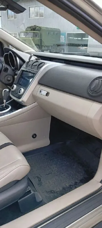Продам mazda cx-7, мотор 2.3 л, турбо, 248 л. с. , 2007 год. максимальная комплектация: кожаный салон, подогревы и электрорегулировка сидений, датчик дождя и света, электрозеркала с подогревом, музыка bose, android магнитола, бесключевой доступ, парктроники. по авто: 1) перебрана ходовая, новые тормозные диски и колодки (заменены в круг); 2) двигатель и коробка работают без нареканий, заменены масла в двигателе и коробке, раздатке, редукторе; 3) заменен компрессор кондиционера (новый) номер для звонков: +79490226487 📞 звоните: +7(949)0226487 - фотография - 5