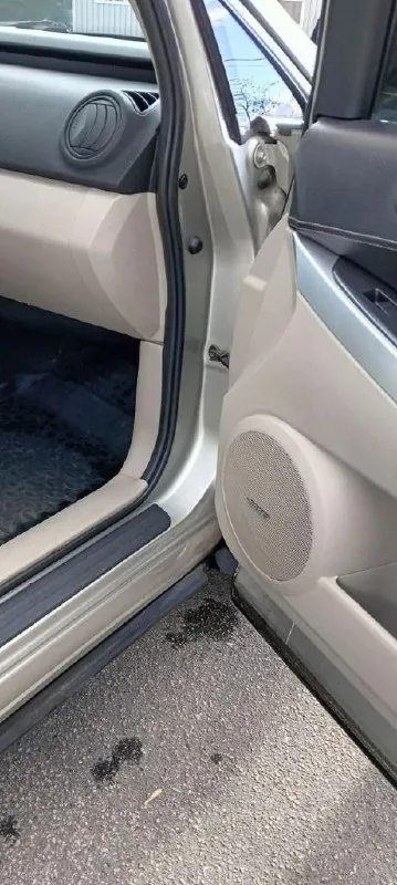 Продам mazda cx-7, мотор 2.3 л, турбо, 248 л. с. , 2007 год. максимальная комплектация: кожаный салон, подогревы и электрорегулировка сидений, датчик дождя и света, электрозеркала с подогревом, музыка bose, android магнитола, бесключевой доступ, парктроники. по авто: 1) перебрана ходовая, новые тормозные диски и колодки (заменены в круг); 2) двигатель и коробка работают без нареканий, заменены масла в двигателе и коробке, раздатке, редукторе; 3) заменен компрессор кондиционера (новый) номер для звонков: +79490226487 📞 звоните: +7(949)0226487 - фотография - 6