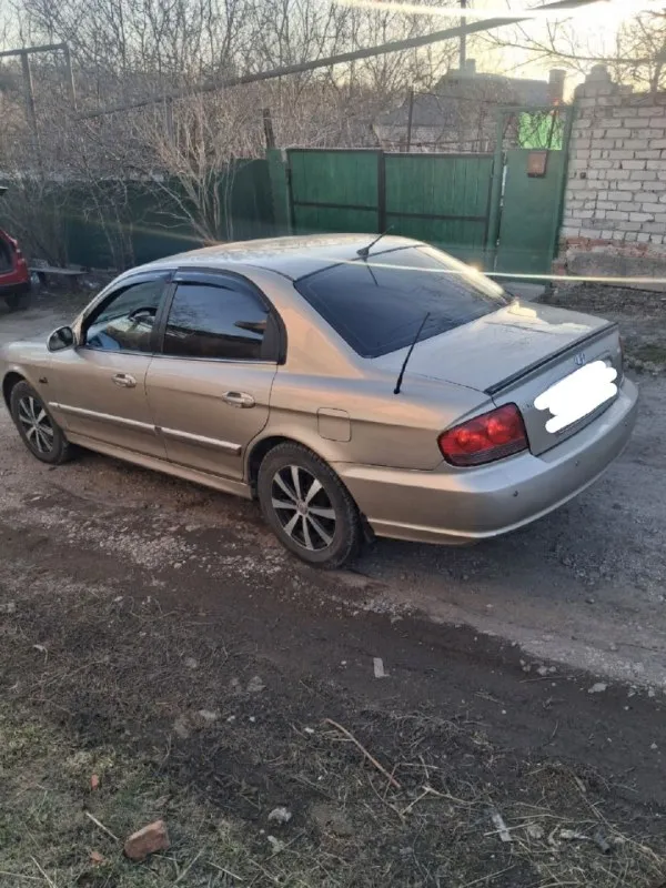Hyundai соната 2005.год объем двигателя 2.7 автомат. полная комплектации. резина зимняя. електро привод сиденье климат контроль. музыка. с документами все отлично. прошол техосмотр. авто находится в горловке цена 470 руб небольшой торг. +79493757230. 📞 звоните: +7(949)3757230 - фотография - 2