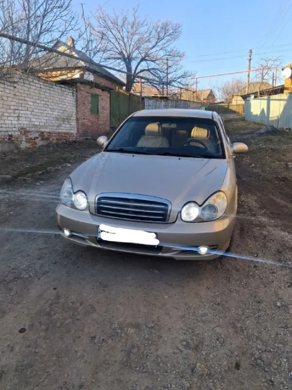 Hyundai соната 2005.год объем двигателя 2.7 автомат. полная комплектации. резина зимняя. електро привод сиденье климат контроль. музыка. с документами все отлично. прошол техосмотр. авто находится в горловке цена 470 руб небольшой торг. +79493757230. 📞 звоните: +7(949)3757230 - фотография - 3