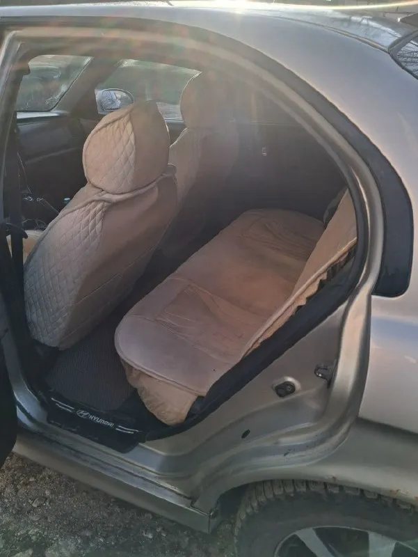 Hyundai соната 2005.год объем двигателя 2.7 автомат. полная комплектации. резина зимняя. електро привод сиденье климат контроль. музыка. с документами все отлично. прошол техосмотр. авто находится в горловке цена 470 руб небольшой торг. +79493757230. 📞 звоните: +7(949)3757230 - фотография - 9