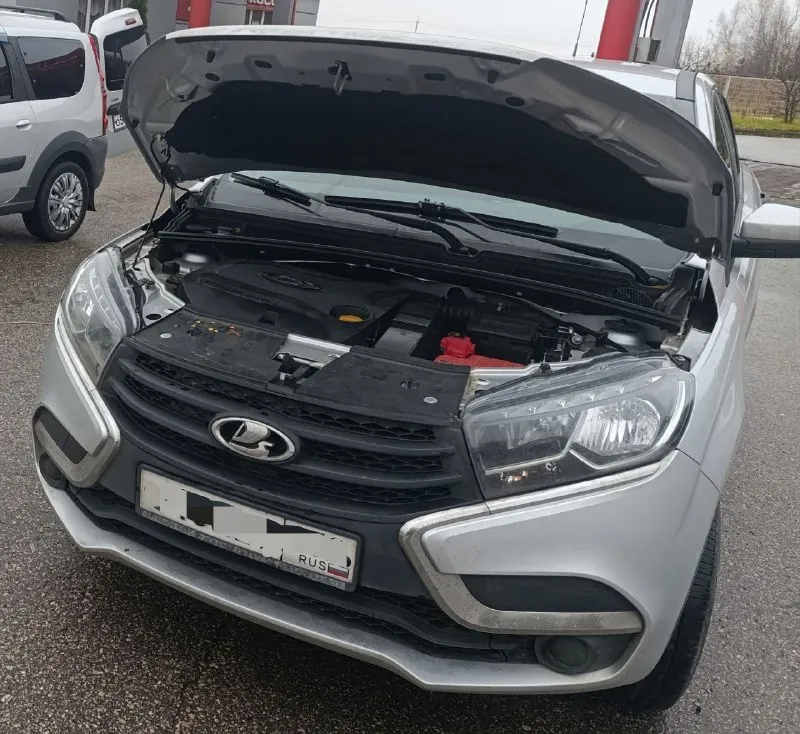 Продам обслуженный lada xray 2016 года в хорошем состоянии, без гнили, весь в родном окрасе, я 2 собственник(все доки на мое имя), по машине знаю все, пробег родной 152000. двигатель, коробка(мкпп), ходовая в хорошем состоянии, имеется фаркоп с салона. в авто работает каждая кнопочка. по комплектации: эур, стеклоподъёмники, центральный замок, мульти руль и т. д машина поедет в любое время и на любое расстояние. цена 750.000₽, осмотр енакиево +79493881947 - фотография - 2