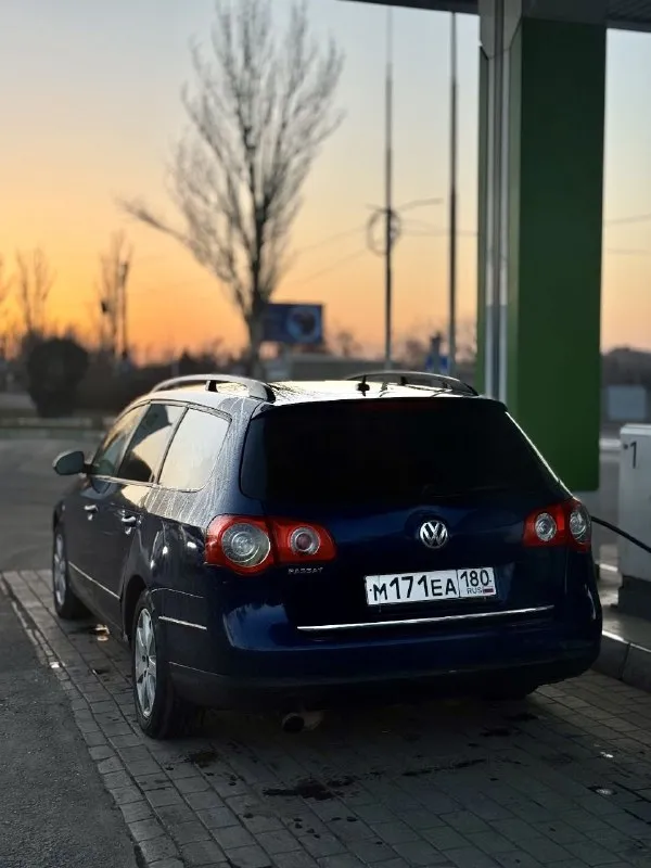 💶 цена: 520 📮 город: донецк 🚘 марка / модель: volkswagen passat b6 📅 год выпуска: 2006 📊 пробег: 340 ⛽ двигатель (тип, объем, мощность): 1.6 ✅ vin код: wvwzzz3cz7e083643 🔧 тип кпп: мкпп 👨‍⚖ владельцев в птс: 1 ⏳ срок владения: 1 📝 описание: продам пассат б6 универсал 2006 года мотор 1.6 самый простой без турбины, работает хорошо, не троит масло не ест. заводится с пол оборота. кпп механика, кондер работают, раздельный климат, печка дует, стеклоподъемники, электро ручник работает, подогрев сидений рабочий. круиз работает стоит газ евро 4, подвеска на 4, из последнего поменяно: шаровые. рулевые тяги. рулевые наконечники. тормозная жидкость. по кузову не гнилая! из минусов треснуто лобовое. немного секут штаны и стоит на временном учете на 5 лет, переоформить можно через 4 года либо же ездить так. отличный рабочий вариант с надежным и простым двигателем. цена 520 торг присутствует ☎ контактный телефон: +79493559607 - фотография - 6
