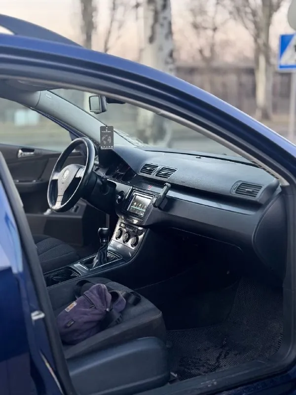 💶 цена: 520 📮 город: донецк 🚘 марка / модель: volkswagen passat b6 📅 год выпуска: 2006 📊 пробег: 340 ⛽ двигатель (тип, объем, мощность): 1.6 ✅ vin код: wvwzzz3cz7e083643 🔧 тип кпп: мкпп 👨‍⚖ владельцев в птс: 1 ⏳ срок владения: 1 📝 описание: продам пассат б6 универсал 2006 года мотор 1.6 самый простой без турбины, работает хорошо, не троит масло не ест. заводится с пол оборота. кпп механика, кондер работают, раздельный климат, печка дует, стеклоподъемники, электро ручник работает, подогрев сидений рабочий. круиз работает стоит газ евро 4, подвеска на 4, из последнего поменяно: шаровые. рулевые тяги. рулевые наконечники. тормозная жидкость. по кузову не гнилая! из минусов треснуто лобовое. немного секут штаны и стоит на временном учете на 5 лет, переоформить можно через 4 года либо же ездить так. отличный рабочий вариант с надежным и простым двигателем. цена 520 торг присутствует ☎ контактный телефон: +79493559607 - фотография - 8