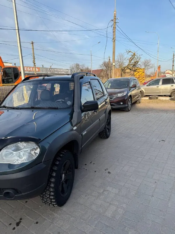 Продам шевроле ниву 2012 года в хорошем состояние ходовая вся сделана, все жидкости поменяны салон в хорошем состоянии есть второй комплект шоссейной резины так же есть не большой тюнинг по всем вопросам писать в лс или звонить по номеру тел. +79494505260 - фотография - 2