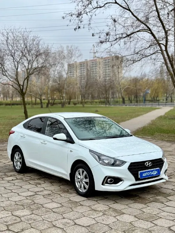 🇰🇵 hyundai solaris 2 at 💰цена: 1 100 000р 🏢город: мариуполь 📅год выпуска: 2017 🧾пробег: 134 640 км. ⚙️двигатель: 1.6 ⛽топливо: бензин/газ ⚙️кпп: автомат 6ст. 📞 телефон: +7-949-727-41-51 +7-949-551-91-52 +7-989-263-55-56 💾 описание: - фотография - 3