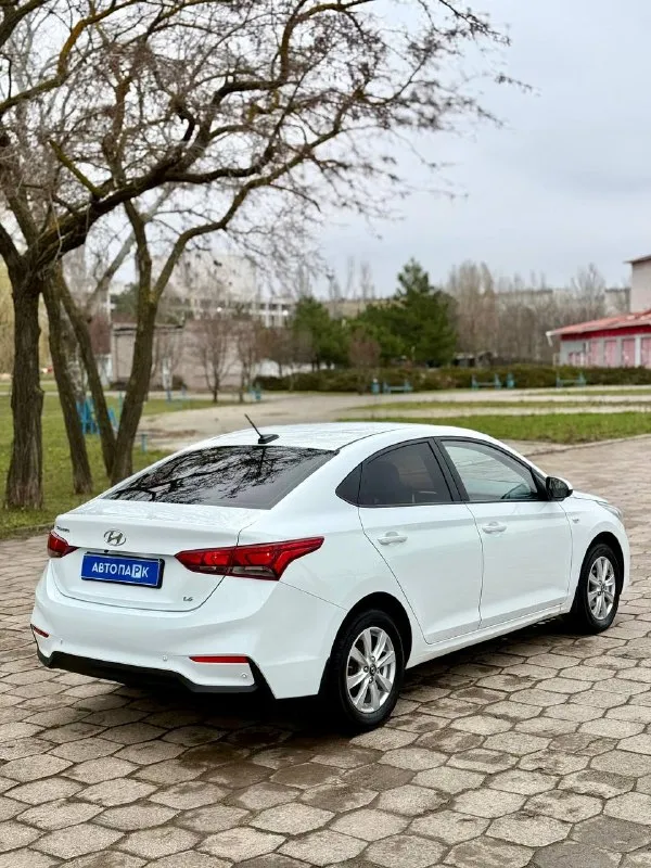 🇰🇵 hyundai solaris 2 at 💰цена: 1 100 000р 🏢город: мариуполь 📅год выпуска: 2017 🧾пробег: 134 640 км. ⚙️двигатель: 1.6 ⛽топливо: бензин/газ ⚙️кпп: автомат 6ст. 📞 телефон: +7-949-727-41-51 +7-949-551-91-52 +7-989-263-55-56 💾 описание: - фотография - 4