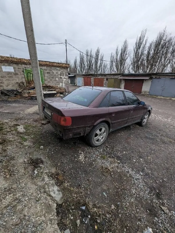 Срочная продажа 🚨 audi 100, 1993г. , 2,8л. (174л. с.)🔥 бензин, механика💪 ❗по технической части автомобиль без нареканий (двигатель откапитален, ходовка свежая, заменена кулиса) ❗кузов оцинкован- не сгниет и через 100лет. по машине работает всё. цена:130.000рублей💰💰💰 находится г. донецк 🌃 машина полный ход! хозяин живой переоформление будет✅ связь:+79499090009 📞 звоните: +7(949)9090009 - фотография - 2