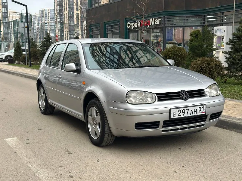 Volkswagen golf 4 культовый автомобиль в очень хорошем состоянии таких осталось единицы. кузов в идеале без намеков на коррозию. сделана гбц, форсунки, свечи, провода. салон целый без дефектов, днище без рыжья, техника супер. новый акб. зеленая автотека,2 ключа. имеется видеообзор всей машины. кто ищет реально живой гольф обращайтесь. вложений не требует подробности по тел. 🚙 280 000 км 💵 490 000₽ торг, обмен. ☎️ +79495736232 возможен кредит, обмен - фотография - 1
