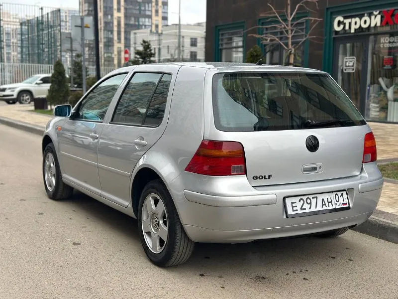 Volkswagen golf 4 культовый автомобиль в очень хорошем состоянии таких осталось единицы. кузов в идеале без намеков на коррозию. сделана гбц, форсунки, свечи, провода. салон целый без дефектов, днище без рыжья, техника супер. новый акб. зеленая автотека,2 ключа. имеется видеообзор всей машины. кто ищет реально живой гольф обращайтесь. вложений не требует подробности по тел. 🚙 280 000 км 💵 490 000₽ торг, обмен. ☎️ +79495736232 возможен кредит, обмен - фотография - 3
