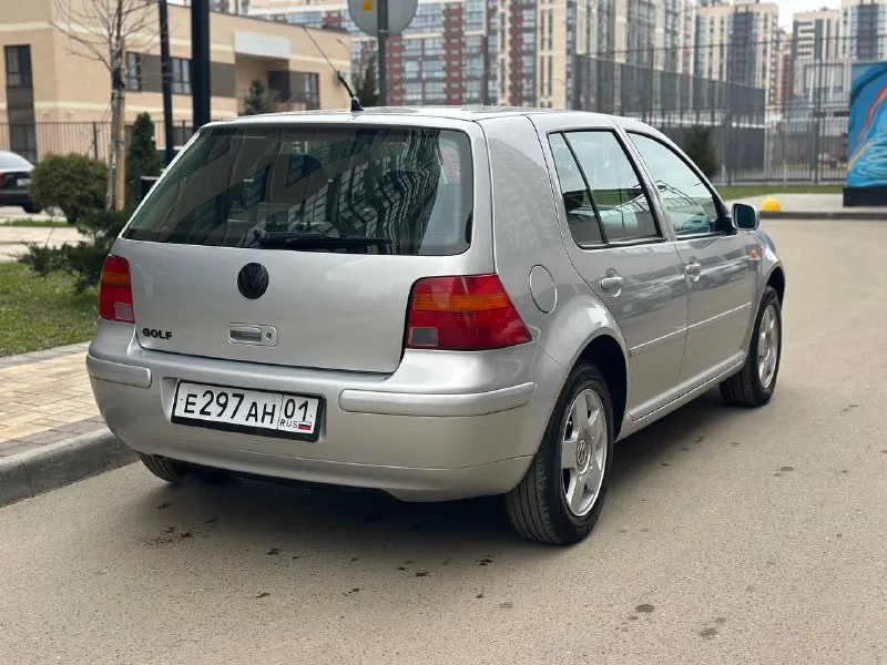 Volkswagen golf 4 культовый автомобиль в очень хорошем состоянии таких осталось единицы. кузов в идеале без намеков на коррозию. сделана гбц, форсунки, свечи, провода. салон целый без дефектов, днище без рыжья, техника супер. новый акб. зеленая автотека,2 ключа. имеется видеообзор всей машины. кто ищет реально живой гольф обращайтесь. вложений не требует подробности по тел. 🚙 280 000 км 💵 490 000₽ торг, обмен. ☎️ +79495736232 возможен кредит, обмен - фотография - 4