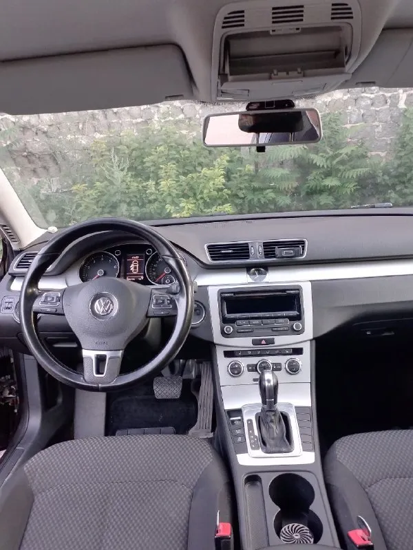 Продам vw passat b7 2012 г. выпуска. пробег 199тыс. км. двигатель 1.4т -саха без нареканий, акпп - dsg семиступенчатая переключает отлично, как положено без пинков и рывков. турбина дует, в исправном состоянии. салон в хорошем состоянии, не затерт, не прокурен. автомобиль находится в донецке. цена 850000 тыс. руб. т. +79495572393 - фотография - 6