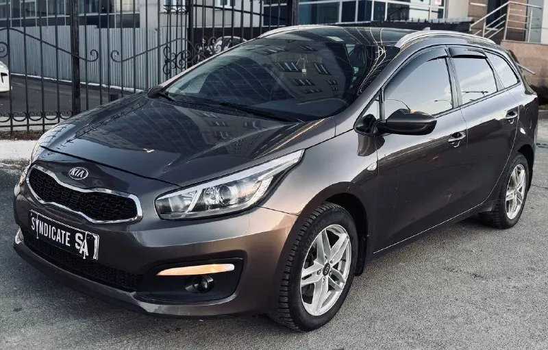 Продаю kia ceed 2017 универсал

Автомобиль в прекрасном состоянии!
Мотор: 1.6
Коробка: автомат
Пробег: 160.000 км

✅Кузов:
Без сколов и дефектов — выглядит достойно.

✅Техническая часть:
Автомобиль полностью исправен.
• Двигатель работает ровно, не дымит, не троит, не кипит, посторонних шумов нет
• Коробка передач переключается плавно, без пинков и задержек
• Никаких вложений не требуется

✅Салон:
Чистый и ухоженный, без потертостей и разрывов. За машиной следили.

Электрика:
Работает абсолютно всё: кондиционер, подогревы, каждая кнопка без исключений.

✅Комплектация и допы:
• 2 Ключа
• Автозапуск
• Диодная оптика (установлены диоды в два этажа)
• Фары в бронеплёнке

✅Автомобиль надёжный, неприхотливый и комфортный, отлично подойдёт как для города, так и для поездок.
Кому нужна автотека, скину по запросу!

📌 Готов к любым проверкам за ваш счёт
📞 Остались вопросы — звоните, с удовольствием отвечу.

☎️ +79064307686

📍До
📞 🇷🇺 Звоните: +7(906)4307686 - фотография - 2