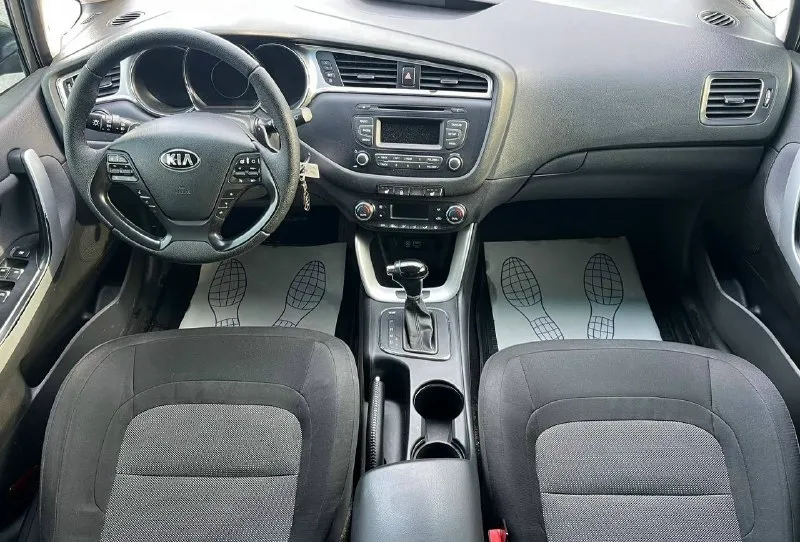 Продаю kia ceed 2017 универсал

Автомобиль в прекрасном состоянии!
Мотор: 1.6
Коробка: автомат
Пробег: 160.000 км

✅Кузов:
Без сколов и дефектов — выглядит достойно.

✅Техническая часть:
Автомобиль полностью исправен.
• Двигатель работает ровно, не дымит, не троит, не кипит, посторонних шумов нет
• Коробка передач переключается плавно, без пинков и задержек
• Никаких вложений не требуется

✅Салон:
Чистый и ухоженный, без потертостей и разрывов. За машиной следили.

Электрика:
Работает абсолютно всё: кондиционер, подогревы, каждая кнопка без исключений.

✅Комплектация и допы:
• 2 Ключа
• Автозапуск
• Диодная оптика (установлены диоды в два этажа)
• Фары в бронеплёнке

✅Автомобиль надёжный, неприхотливый и комфортный, отлично подойдёт как для города, так и для поездок.
Кому нужна автотека, скину по запросу!

📌 Готов к любым проверкам за ваш счёт
📞 Остались вопросы — звоните, с удовольствием отвечу.

☎️ +79064307686

📍До
📞 🇷🇺 Звоните: +7(906)4307686 - фотография - 7