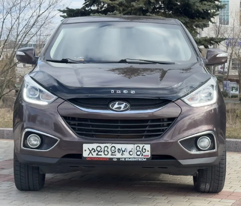 Тел. +79496447941 продам hyundai ix35 2014г. в идеальном состоянии! по автомобилю делать не чего не надо!! готов ехать на любые проверки за ваш счёт! стёкла все заводские включая лобовое! птс оригинал два владелец по птс! переоформление в мрэо комплектация двигатель 2.0 бензин пробег 187т abs esp airbag круиз контроль бортовой компьютер кожаный салон камера заднего хода помощь при спуске подогрев сидений подогрев зеркал parktronic электро слаживания зеркал двухзонный климат контроль 4 стеклоподъемника 2 ключа хорошая резина цена 1.280.000т. р очень срочно торг возможно продажа в кредит 📲 tg: @artur_dadunia 📞 звоните: +7(949)6447941 - фотография - 2