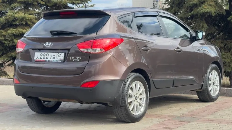 Тел. +79496447941 продам hyundai ix35 2014г. в идеальном состоянии! по автомобилю делать не чего не надо!! готов ехать на любые проверки за ваш счёт! стёкла все заводские включая лобовое! птс оригинал два владелец по птс! переоформление в мрэо комплектация двигатель 2.0 бензин пробег 187т abs esp airbag круиз контроль бортовой компьютер кожаный салон камера заднего хода помощь при спуске подогрев сидений подогрев зеркал parktronic электро слаживания зеркал двухзонный климат контроль 4 стеклоподъемника 2 ключа хорошая резина цена 1.280.000т. р очень срочно торг возможно продажа в кредит 📲 tg: @artur_dadunia 📞 звоните: +7(949)6447941 - фотография - 4