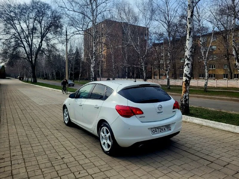🚘 марка opel astra j ( opel астра j ) 📮 город:донецк 📅 год выпуска: 2011 💶 цена:635.000🎁 ⛽ двигатель (тип, объем, ):бензин 1.6 🔧 тип автомат полноценный 📝 описание: продам автомобиль opel astra j, на полном боевом ходу, двигатель после капитального ремонта, на обкатке, работает отлично, сделанный на совесть( заказ наряды все имеються) ходовую часть всю ослужили после зимы, не стучит ничего не гремит, без пинков и рывков, электрика вся рабочая, климат заправлен, комплектация: подогревы руля, сидений, полный электро пакет, регулировка зеркал, мультируль, круиз контроль и многое другое, два ключа, документы кристально чистые. звоните. номер как прямой так и телеграмм ☎ контактный телефон:+7949-086-06-31(телеграм) 📲 tg: ⚡️ 📞 звоните: +7(949)0860631 - фотография - 3