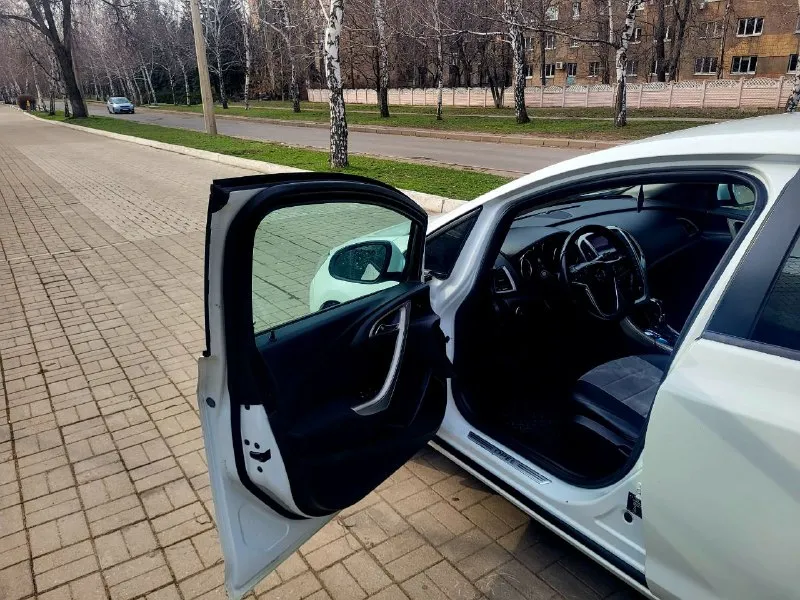 🚘 марка opel astra j ( opel астра j ) 📮 город:донецк 📅 год выпуска: 2011 💶 цена:635.000🎁 ⛽ двигатель (тип, объем, ):бензин 1.6 🔧 тип автомат полноценный 📝 описание: продам автомобиль opel astra j, на полном боевом ходу, двигатель после капитального ремонта, на обкатке, работает отлично, сделанный на совесть( заказ наряды все имеються) ходовую часть всю ослужили после зимы, не стучит ничего не гремит, без пинков и рывков, электрика вся рабочая, климат заправлен, комплектация: подогревы руля, сидений, полный электро пакет, регулировка зеркал, мультируль, круиз контроль и многое другое, два ключа, документы кристально чистые. звоните. номер как прямой так и телеграмм ☎ контактный телефон:+7949-086-06-31(телеграм) 📲 tg: ⚡️ 📞 звоните: +7(949)0860631 - фотография - 7