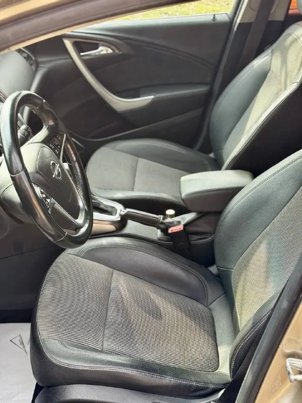 Opel astra j cosmo 1.6 at 2012 г. в авто в идеальном состоянии подтвержденный пробег 136 тыс. км салон как у нового авто!!! идеальная по надежности связка мотора и акпп!!! максимальная комплектация cosmo подогревы сидений/руля/зеркал/форсунок омывателя, заднего и лобового остекления двухзонный климат-контроль хорошая штатная музыка aux/bt серво/мульти руль круиз-контроль /лимитер задний парктроник помошник подъема в гору комбинированный салон кожа/ткань штатная амбиентная подсветка два ключа по авто сделано очень большое то, машина готова к долгой эксплуатации без вложений цена 785 т. рублей торг у капота звоните +79495082418 +79493811593 - фотография - 6