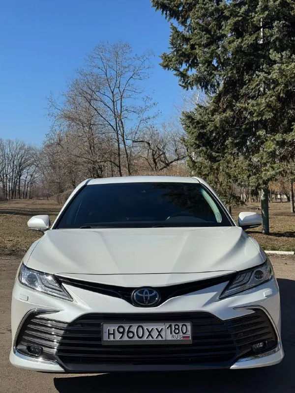 Toyota camry 75 (европа) год выпуска:2022 пробег:27.000 двигатель:2.5л(200л. с.) куплена у официальн... - фотография