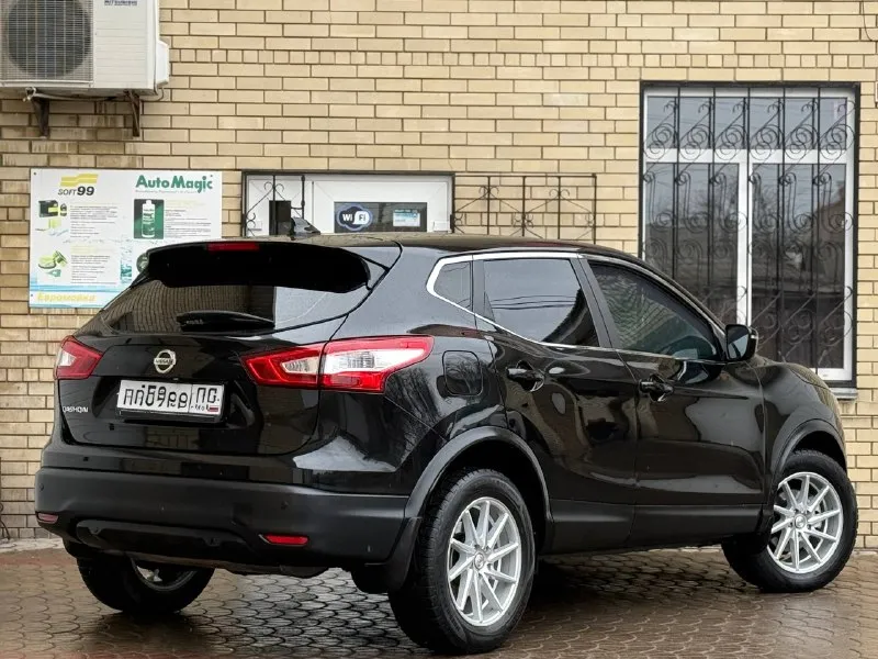 +79494999290 цена: 1.475.000 осмотр: донецк nissan qashqai год: 2017 двигатель: 2.0 коробка: акпп достойный авто, без каких либо вложений! авто в родном окрасе, без дтп. двигатель работает идеально, любые проверки коробка без нареканий, ходовая часть обслужена, без скрипов стуков и тд. комплектация включает комфортные и безопасные опции (удобный салон, мультимедиа, климат-контроль, системы помощи водителю. есть все для комфортной поездки. автомобиль соответствует описанию, по этому звонить только потенциальному покупателю! уважайте мое и свое время! 📞 звоните: +7(949)4999290 - фотография - 6