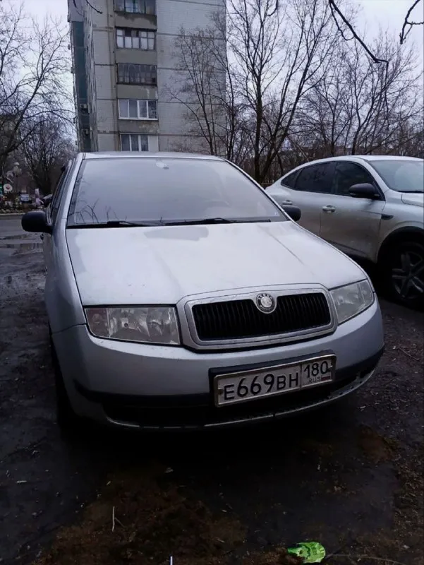 🔺 skoda fabia 🔺 автомобиль 2002 года выпуска. кузов в хорошем состоянии — всё видно на фотографиях, салон опрятный. по технической части все хорошо — заводится хорошо, автомобиль не дымит, двигатель работает ровно, передачи переключаются плавно, едет мягко — одно удовольствие. присутствует два небольших недостатка (некритично треснуто лобовое стекло, немного воет гофра на глушителе), но, я думаю, цена ниже рынка сглаживает все недостатки. машина полностью обслужена и ждёт своего нового владельца! в подарок два комплекта колес (зима новая, штампы || лето новая, титаны) ❗️цена просто подарок: 285.000₽, без торга. осмотр в городе макеевка. за всеми подробностями, дополнительными фото и видео обращаться в лс или по номеру телефона +7(949)9824219 📲 tg: @eho0t 📞 звоните: +7(949)9824219 - фотография - 2