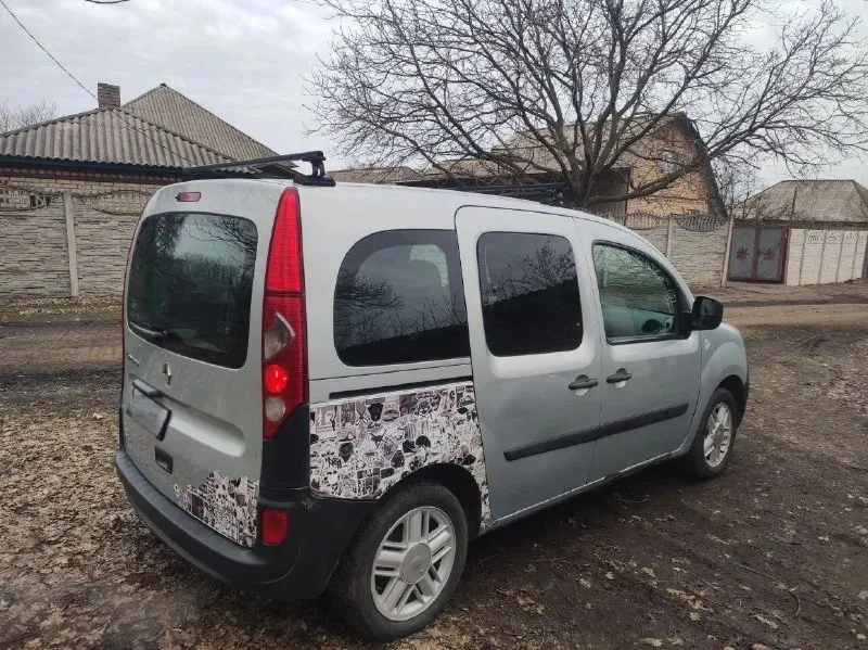 Продам renault kangoo 2009г. 1.5 dci. цена 550.000 рублей заводской пассажир 2 сдвижные двери, кондиционер, фаркоп, багажник на крышу. технически вложений не требует. тех. осмотр для постановления в мрэо пройден. город бердянск +79494221817, +79490367016 📲 tg: @rainbow363 📞 звоните: +7(949)4221817 - фотография - 4