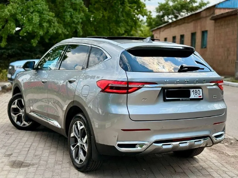 Продаю haval f7 2021 года 2.0 турбо полный привод 4х4 самая максимальная и богатая комплектация в ней есть все!! панорама крыша мульти руль климат контроль, датчики света, датчики дождя, кнопка старт стоп, беспроводная зарядка, подогрев сидений всех, подогрев зеркал, подогрев лобового, подогрев заднего, камеры 360, пактроники 360, и очень много чего другого долго перечислять! машина в новом состоянии вложений не требует масла фильтра заменены около 100км назад автомобиль заклеен броне пленкой все зоны риска. под ручками, капот крыша, зеркала, крылья, двери. я хозяин по документам собственник новая летняя резина. кому нужен действительно хороший автомобиль звоните!! +7949 537 04 18 цена 2 000 000 руб. писать звонить в любое время. город донецк. телеграмм привязан - фотография - 3
