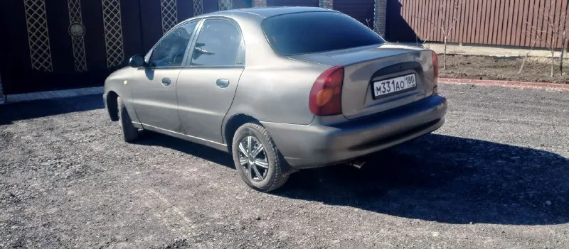 Продам ланос, 1.5 se комфорт, пробег 258000 тыс 1 собственник, топливо : газ / бензин. каждый день на ходу, двигатель и кпп без проблем, салон отличный, по кузову есть жизненные недостатки, машине 20 лет. на езду и скорость не влияет. по телефону не торгуюсь, глаза не замыливаю лучше самому приехать и посмотреть. +79493155224 - фотография - 3