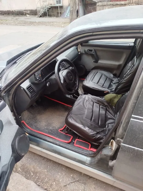 Продам ваз 2110 16 кл. , клапана не гнет. 2006 г. в. машина в отличном состоянии, автомобиль полностью обработан, мотор перебранный, установлен облегченный коленвал, доработана система гбц. перебранная и усиленная кпп. установлен ресивер nfr stail на нем стоит дроссельная заслонка диаметром 54, по выпуску установлен stinger с выпускным коллектором subaru звук. по заднему тормозу установлены дисковые тормоза с гидравлическим ручником. установлена оптика билед. установлен авто-звук. все запчасти и смазочные материалы менялись вовремя. установлена сигнализация с обратной связью. имеются в наличии штатные бампера, и комплект летней резины на легкосплавных дисках р14. цена авто 350 т. р. присутствует торг тел. +79497025873 александр - фотография - 8