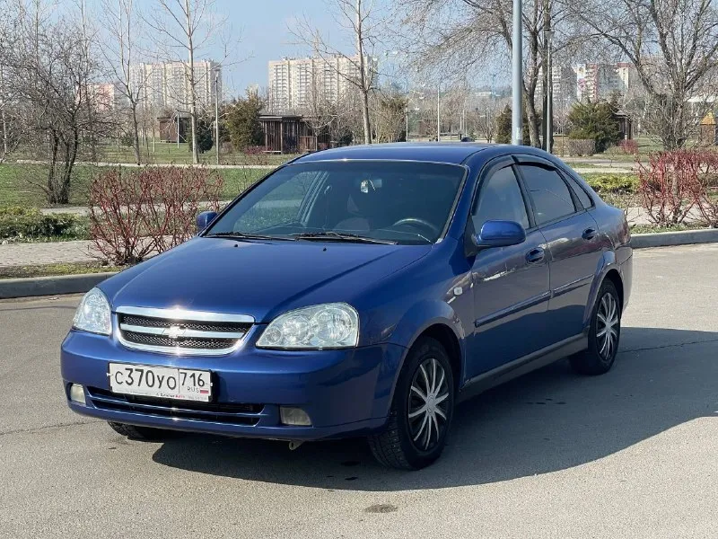 Chevrolet lacetti
Год 2008
Цвет синий
Обьем 1.6

Комплектация люкс

Рыжиков гнили нет
Автомобиль в дтп не участвовал
Выглядит как на фото

Вложений не каких не требует
Сел поехал

Двигатель на 5+
Не дымит не троит масло абсолютно не ест

Коробка на 5+ не хрустит не выбивает

Ходовая так же плотная стуков грюков нет едет уверенно

Салон чистый ухоженный

Комплектация люкс
Кондиционер
4 Стеклоподъемника
2 Подушки безопасности
2 Подогрева сидений
Электро регулировка зеркал
Обогрев заднего стекла
Абс
Хорошая аудио система с планшетом
Сигнализация центральный замок
Лед лампы ближний дальний
Противотуманые фары
2 Комплекта колес зима лета

По документам все кристально чисто
Штрафов ограничений залогов нет

Цена 575.000₽
Разумный торг у капота
Номер для смс и звонков

+79492469826 - фотография - 1