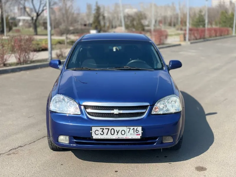 Chevrolet lacetti
Год 2008
Цвет синий
Обьем 1.6

Комплектация люкс

Рыжиков гнили нет
Автомобиль в дтп не участвовал
Выглядит как на фото

Вложений не каких не требует
Сел поехал

Двигатель на 5+
Не дымит не троит масло абсолютно не ест

Коробка на 5+ не хрустит не выбивает

Ходовая так же плотная стуков грюков нет едет уверенно

Салон чистый ухоженный

Комплектация люкс
Кондиционер
4 Стеклоподъемника
2 Подушки безопасности
2 Подогрева сидений
Электро регулировка зеркал
Обогрев заднего стекла
Абс
Хорошая аудио система с планшетом
Сигнализация центральный замок
Лед лампы ближний дальний
Противотуманые фары
2 Комплекта колес зима лета

По документам все кристально чисто
Штрафов ограничений залогов нет

Цена 575.000₽
Разумный торг у капота
Номер для смс и звонков

+79492469826 - фотография - 2