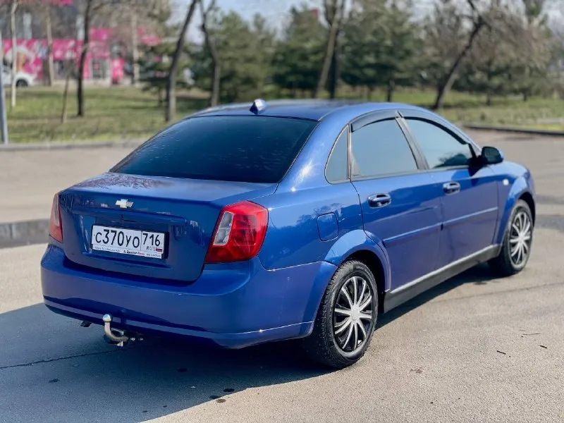 Chevrolet lacetti
Год 2008
Цвет синий
Обьем 1.6

Комплектация люкс

Рыжиков гнили нет
Автомобиль в дтп не участвовал
Выглядит как на фото

Вложений не каких не требует
Сел поехал

Двигатель на 5+
Не дымит не троит масло абсолютно не ест

Коробка на 5+ не хрустит не выбивает

Ходовая так же плотная стуков грюков нет едет уверенно

Салон чистый ухоженный

Комплектация люкс
Кондиционер
4 Стеклоподъемника
2 Подушки безопасности
2 Подогрева сидений
Электро регулировка зеркал
Обогрев заднего стекла
Абс
Хорошая аудио система с планшетом
Сигнализация центральный замок
Лед лампы ближний дальний
Противотуманые фары
2 Комплекта колес зима лета

По документам все кристально чисто
Штрафов ограничений залогов нет

Цена 575.000₽
Разумный торг у капота
Номер для смс и звонков

+79492469826 - фотография - 4