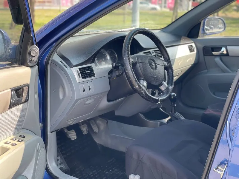 Chevrolet lacetti
Год 2008
Цвет синий
Обьем 1.6

Комплектация люкс

Рыжиков гнили нет
Автомобиль в дтп не участвовал
Выглядит как на фото

Вложений не каких не требует
Сел поехал

Двигатель на 5+
Не дымит не троит масло абсолютно не ест

Коробка на 5+ не хрустит не выбивает

Ходовая так же плотная стуков грюков нет едет уверенно

Салон чистый ухоженный

Комплектация люкс
Кондиционер
4 Стеклоподъемника
2 Подушки безопасности
2 Подогрева сидений
Электро регулировка зеркал
Обогрев заднего стекла
Абс
Хорошая аудио система с планшетом
Сигнализация центральный замок
Лед лампы ближний дальний
Противотуманые фары
2 Комплекта колес зима лета

По документам все кристально чисто
Штрафов ограничений залогов нет

Цена 575.000₽
Разумный торг у капота
Номер для смс и звонков

+79492469826 - фотография - 7
