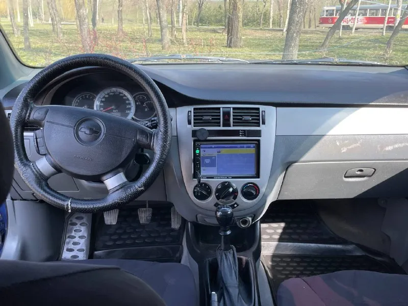 Chevrolet lacetti
Год 2008
Цвет синий
Обьем 1.6

Комплектация люкс

Рыжиков гнили нет
Автомобиль в дтп не участвовал
Выглядит как на фото

Вложений не каких не требует
Сел поехал

Двигатель на 5+
Не дымит не троит масло абсолютно не ест

Коробка на 5+ не хрустит не выбивает

Ходовая так же плотная стуков грюков нет едет уверенно

Салон чистый ухоженный

Комплектация люкс
Кондиционер
4 Стеклоподъемника
2 Подушки безопасности
2 Подогрева сидений
Электро регулировка зеркал
Обогрев заднего стекла
Абс
Хорошая аудио система с планшетом
Сигнализация центральный замок
Лед лампы ближний дальний
Противотуманые фары
2 Комплекта колес зима лета

По документам все кристально чисто
Штрафов ограничений залогов нет

Цена 575.000₽
Разумный торг у капота
Номер для смс и звонков

+79492469826 - фотография - 8