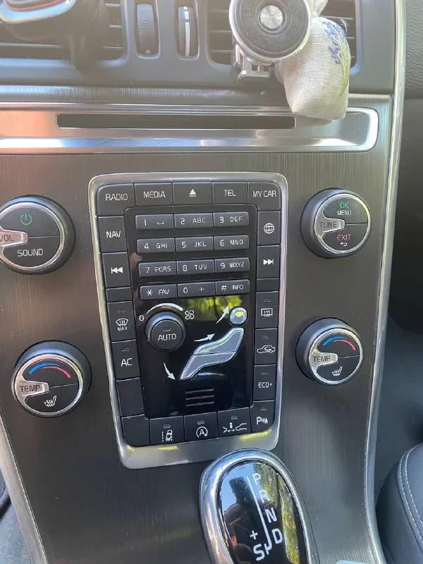 Volvo xc60 2014г d4, 190 л. с. в идеальном состояни двигатель: 2 литра турбо привод: передний топливо: дизель коробка: автомат перед пригоном, в европе произведено то: замена масла, фильтров и т. д. двухзональный климат контроль сидения с подогревом лобовое с подогревом адаптивный круиз-контроль мульти руль навигационная система радио, cd, usb, blutetooth, hands free, всевозможные системы 1 🍋 700 тел. +79493623845. докучаевск. 📲 tg: lions 🦁 📞 звоните: +7(949)3623845 - фотография - 4