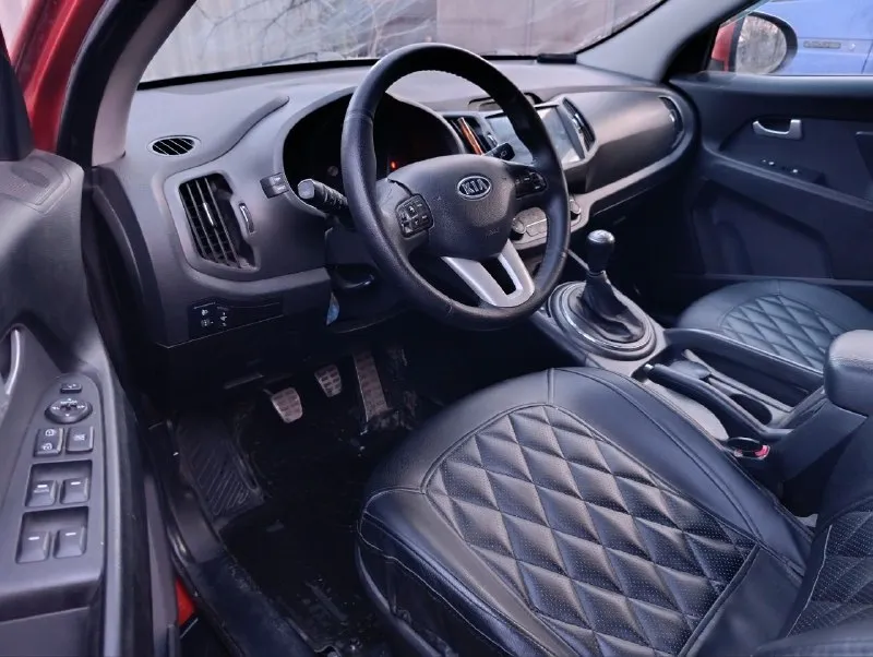 Донецк, продам свой kia sportage 2011 г. В. , во владении больше года, пробег 133000, двс без задиров проверяли, ежедневно на ходу, резина лето в комплекте, по лкп есть моменты поэтому цена 890000, номера в подарок. +79495099999 - фотография - 6