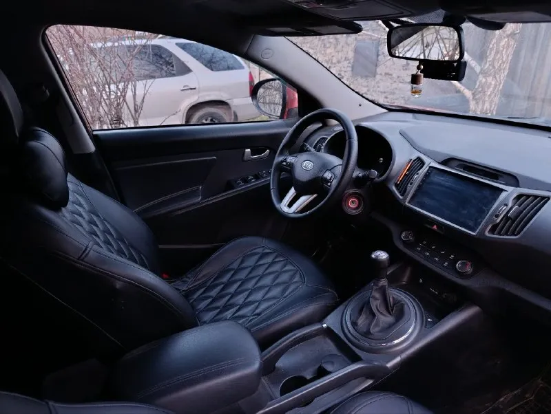 Донецк, продам свой kia sportage 2011 г. В. , во владении больше года, пробег 133000, двс без задиров проверяли, ежедневно на ходу, резина лето в комплекте, по лкп есть моменты поэтому цена 890000, номера в подарок. +79495099999 - фотография - 7