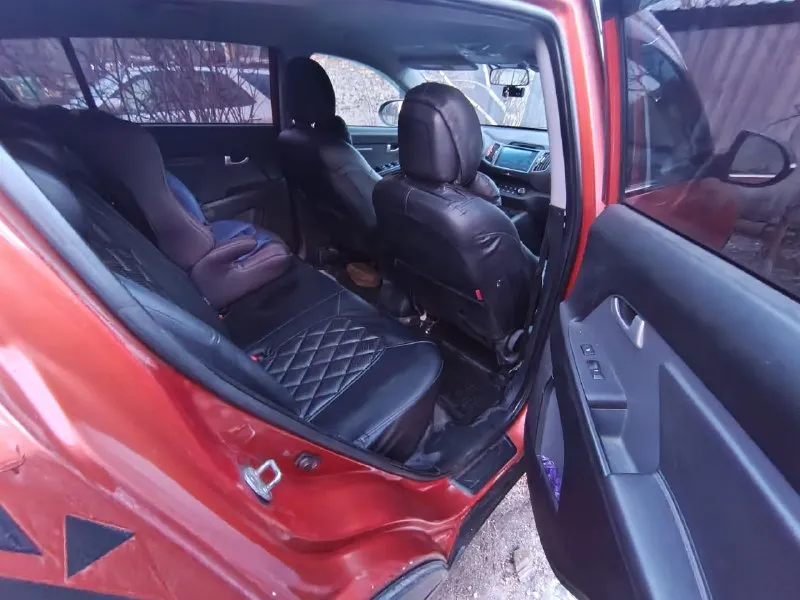 Донецк, продам свой kia sportage 2011 г. В. , во владении больше года, пробег 133000, двс без задиров проверяли, ежедневно на ходу, резина лето в комплекте, по лкп есть моменты поэтому цена 890000, номера в подарок. +79495099999 - фотография - 9