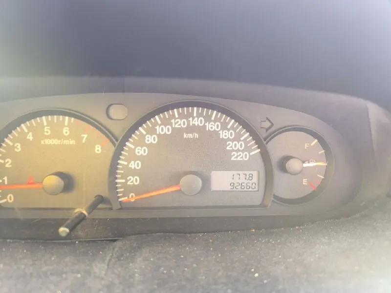 Продам geely mk 2011 года. автомобиль в хорошем состоянии для своего года, использовался аккуратно, в одной семье, 2 записи в птс. - пробег 93000 - двигатель работает ровно, не дымит, не троит, масло от замены до замены; - коробка переключает четко, без вопросов; - ходовая без посторонних стуков, сбита, обслужена; - 2 комплекта колес ( лето и зима на литых дисках); - мультимедиа (андроид) - хороший свет ( новые фары, led-лампы везде. старые фары могу подарить) - кузов, пороги, стаканы без гнили. любые проверки на сто за ваш счет. кузов выглядит достойно, без серьёзных дтп. присутствуют небольшие возрастные следы эксплуатации. салон чистый и ухоженный. машина полностью обслужена, вложений не требует — сел и поехал. отличный экономичный вариант для города или как первый автомобиль. 💰цена 440 000 рублей. небольшой торг у капота. вопросы по телефону +79900078624 - фотография - 6