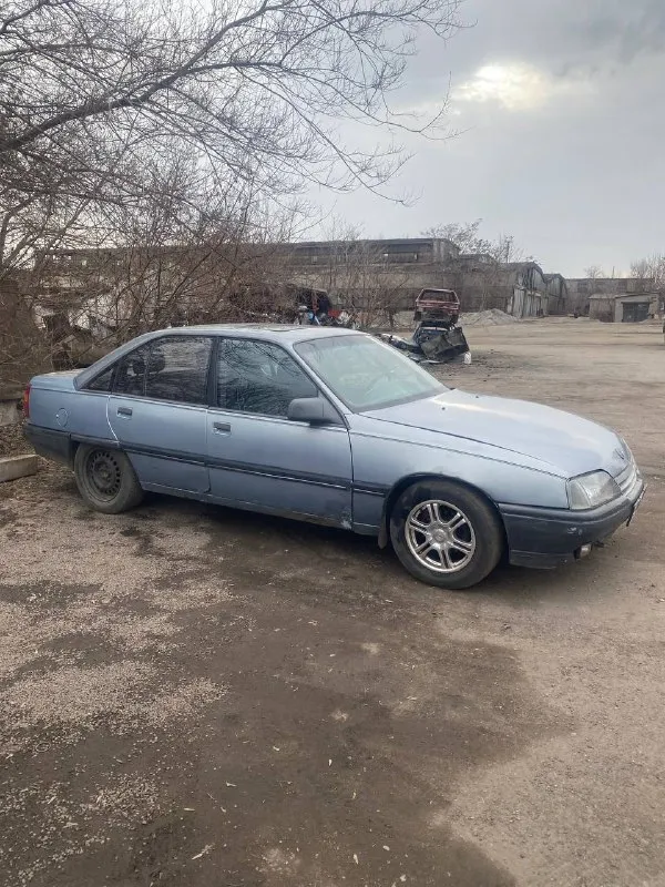 Продам opel омега 1989 год. 2 литра бензин. 2 комплекта колес. есть действующий техосмотр. полный пакет документов. цена 90 000₽ енакиево +79497014007 📲 tg: эвакуатор енакиево 📞 звоните: +7(949)7014007 - фотография - 3