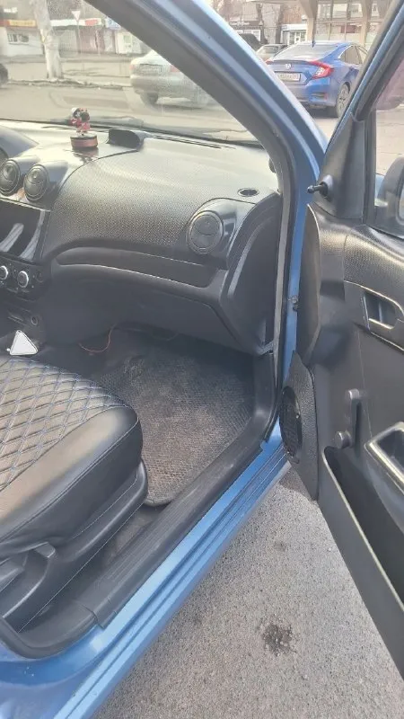 Продам chevrolet aveo t250 1.5 2007года осенью был поварен и по крашенный сделан капремонт двигателя. стоит 2din магнитола и усилитель. машина каждый день на ходу. месяц назад была замена генератора. стоит сигнализация с автозапуском. два комплекта ключей. я собственник второй хозяин покупая я ее ещё в 2013году. цену вижу 450т торг. номер для связи +7(949)3761095 а также за этим номером телеграмм и макс 📲 tg: сергей 📞 звоните: +7(949)3761095 - фотография - 7